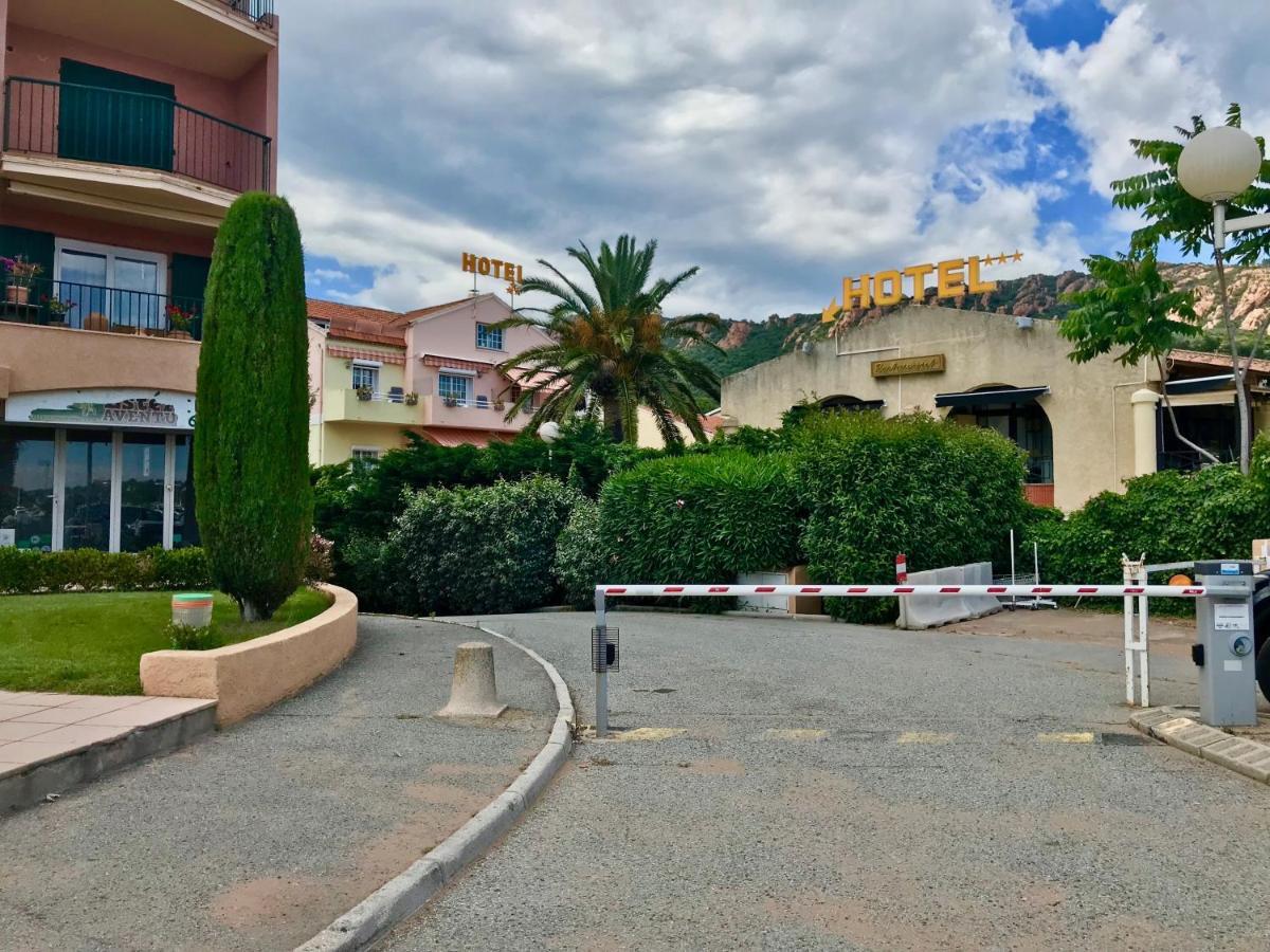 Les Marines D'agay Climatise * Saint-Raphael (Var)